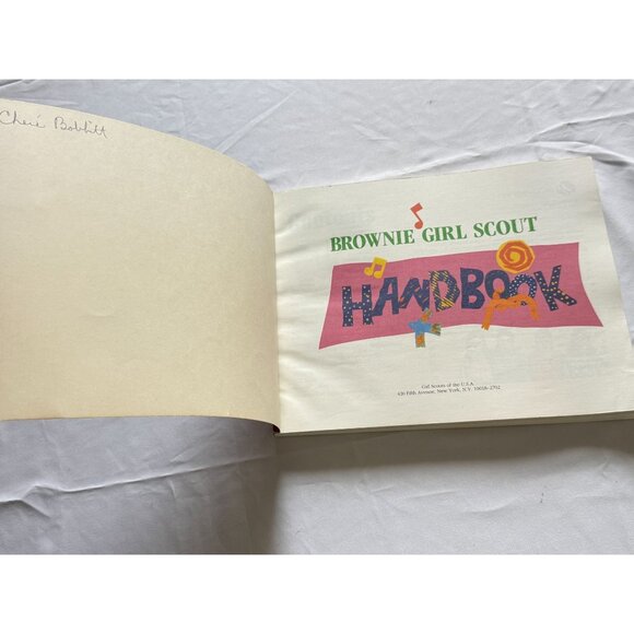 Vintage Brownie Girl Scout Handbook 1993 Paperback Book Guide - Picture 5 of 9